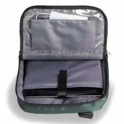 Stratic Pure Messenger Bag L Dark Green 9 Stratic Pure Messenger Bag L Dark Green -Reisenthel Verkauf PURE smaragd tasche1 laptop 900x900